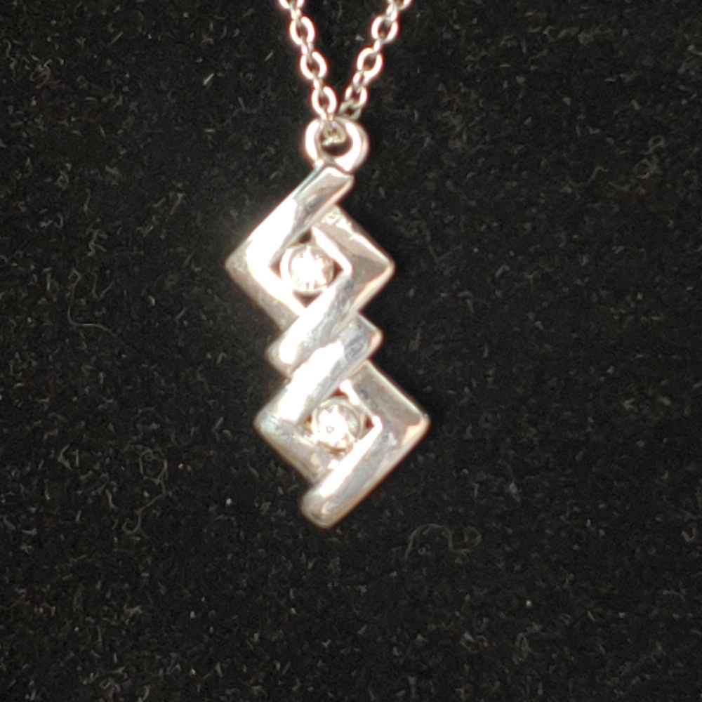Silvertoned Pendant - Picture 2 of 3